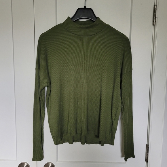 Mock neck ribbed top - Picture 3 of 7